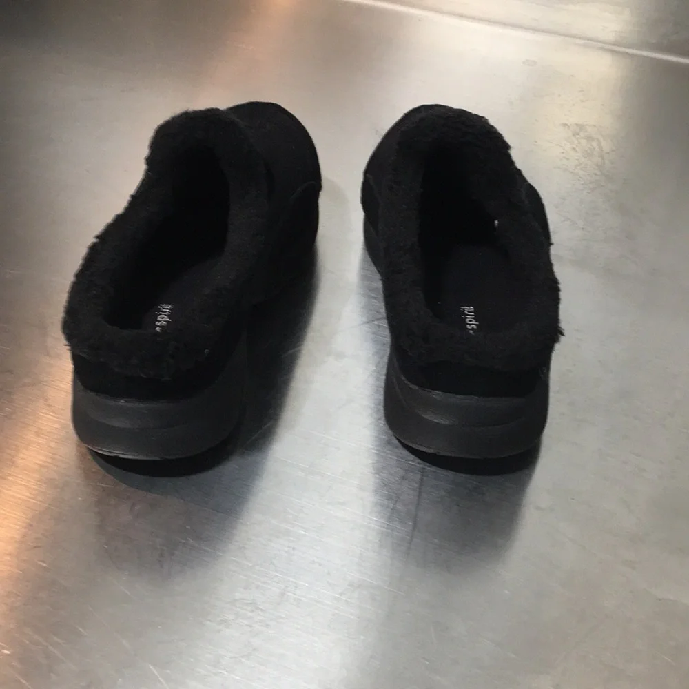 New Woman’s Easy Spirit Black Slip-On Faux Fur Lined‎ Comfort Mules